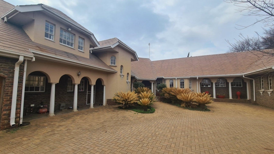 5 Bedroom Property for Sale in Wilgeboom A H North West